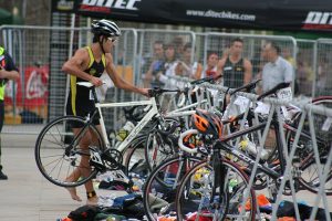 Der XII City Triathlon von Vilanova i La Geltrú sieht eine Teilnahme von 1500 Triathleten vor