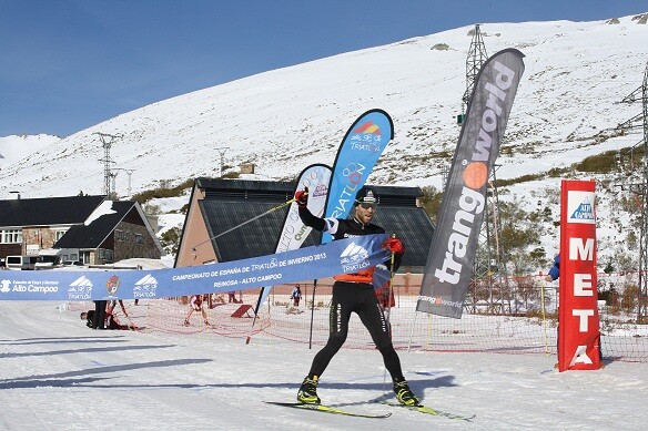 Ana casares e Jon Erguin, campeões espanhóis de triatlo de inverno