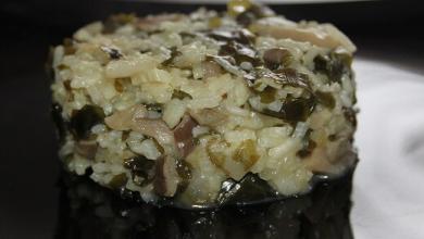 Rice with seaweed and mushrooms