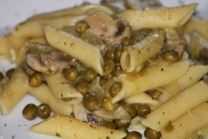 PASTA WITH PEAS AND CHAMPIÑONES, vegetarian recipe