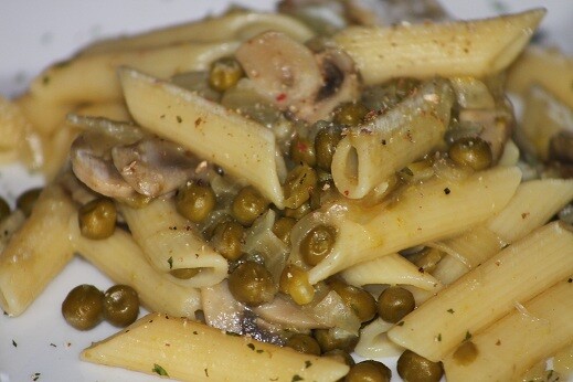 PASTA CON GUISANTES Y CHAMPIÑONES, receta vegetariana