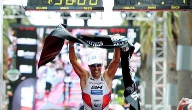 Eneko Llanos gana el Ironman de Melbourne