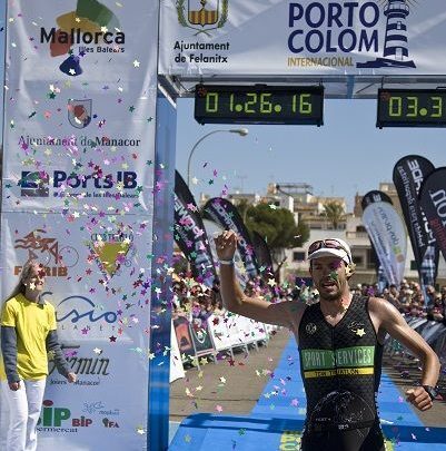 Schmitt und Colom gewinnen den Portocolom International Triathlon