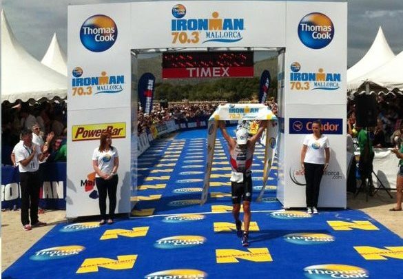 Eneko Llanos vince l'Ironman di Maiorca