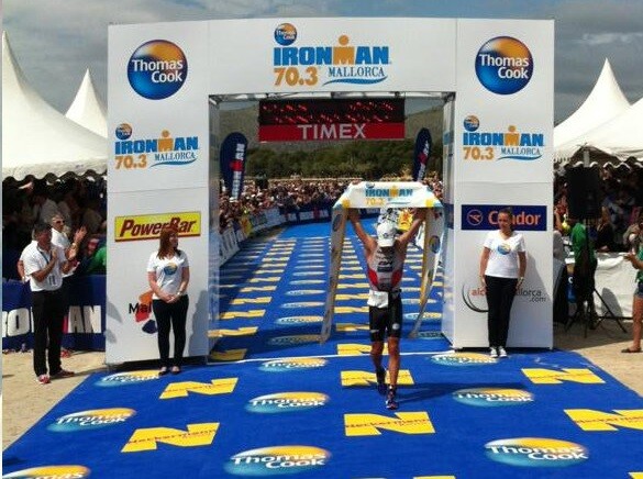 Eneko Llanos vence el ironman de Mallorca