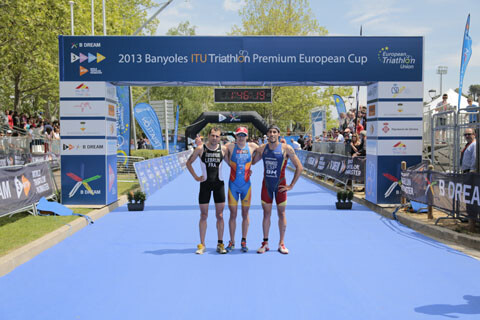Fernando Alarza Gewinnen Sie den Europäischen Triathlon-Cup in Banyoles, 2º. Aurelien Lebrun und 3º Vicente Hernandez