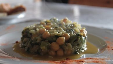 Pois chiches avec du riz et des légumes