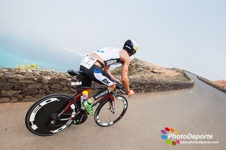 Miquel e Clemente procuram um lugar em Kona.