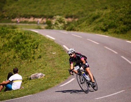 contrôler le vélo de descente