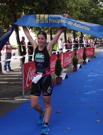 Beatriz Tenreiro ganadora del Triatlón Villa de Gijón 2014