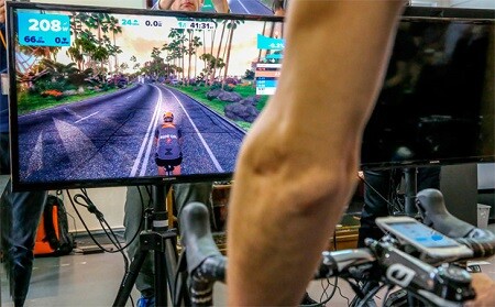 Zwift, un jeu en ligne pour s'entraîner avec le roller