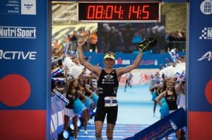 Clemente Alonso gana el Ironman Barcelona