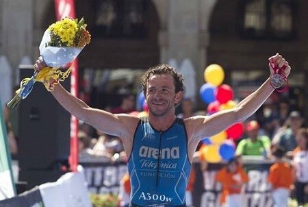 Alejandro Santamaría vencendo o Ironman de Vitória