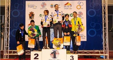 Ana Casares and Egoitz Zalakain climb to the top of the podium in Reinosa