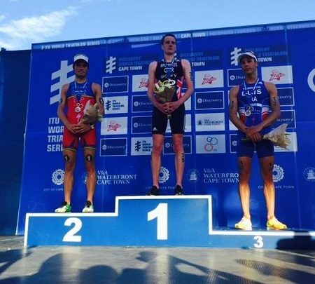 Alistair Brownlee vence em Cape Town