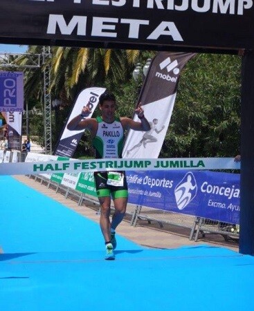 Pakillo ganando en el Triatlón de Jumilla