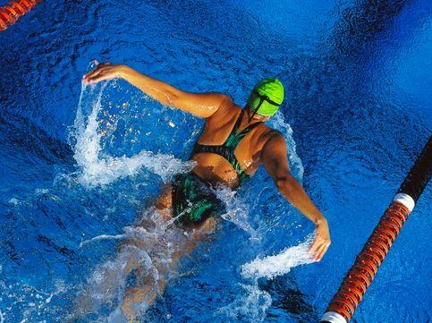 Treinamento de força-resistência na piscina