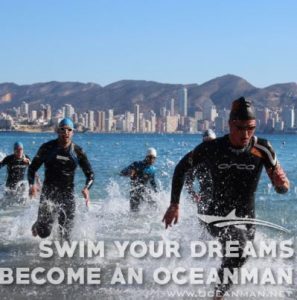 Triathlon Schritt zu den offenen Gewässern