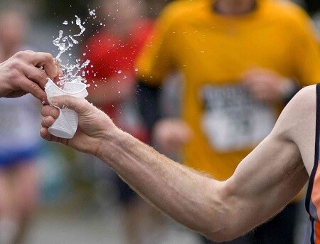 Flüssigkeitszufuhr im Triathlon