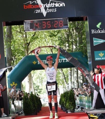 Gurutze Frades winning the Bilbao Triathlon
