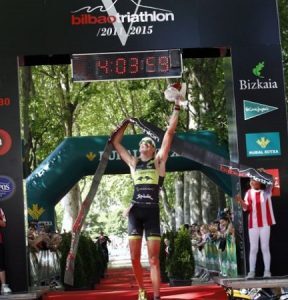 Gustavo Rodríguez winning the Bilbao Triathlon