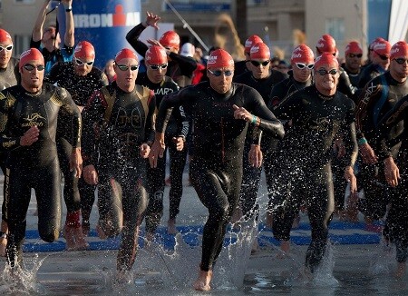 Ausstieg aus dem Wasser des Ironman 70.3 Mallorca