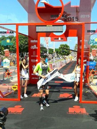 Miquel Blanchart en la meta de Ironman Lanzarote