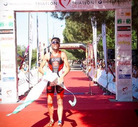 Samer Ali-Saad wins the Seville Triathlon