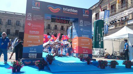 Diego Paredes gana el Triathlon VItoria