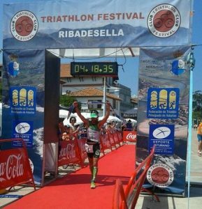 Raúl Amatriain gana el Triathlon Festival Ribadesella