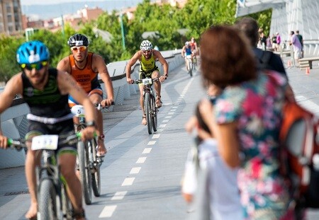 Schwimmen im Triathlon von Zaragoza