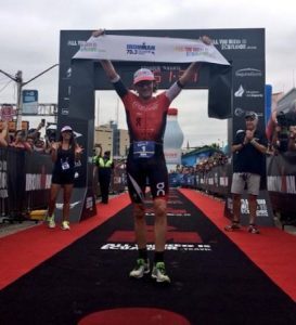 Tim Dom remporte l'Ironman 70.3 Manta