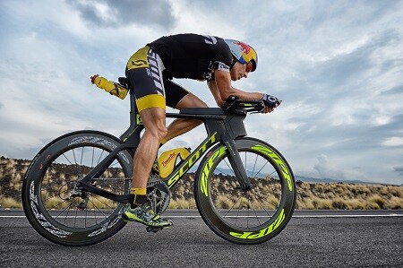 Sebastian Kienle na bicicleta em Kona