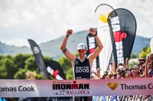 Timo Branch remportant l'Ironman de Majorque