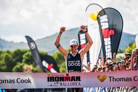 Timo Branch ganando el Ironman de Mallorca