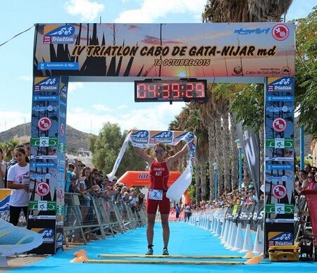 Sylvia Gehnbock gewinnt den Cabo de Gata Triathlon