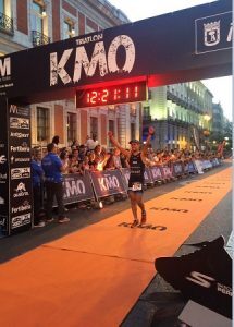 Fran Blanco en la meta del Triatlón Madrid KM0