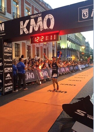 Fran Blanco im Ziel des Madrid Triathlon KM0