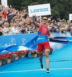 Javier Gómez Noya wird beim Island House Invitational Triathlon dabei sein