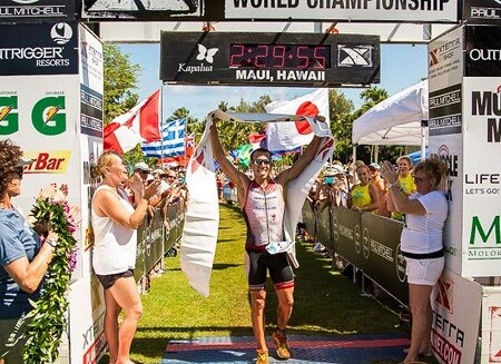 Rubén Ruzafa ganando el Campeonato del Mundo Xterra 2014