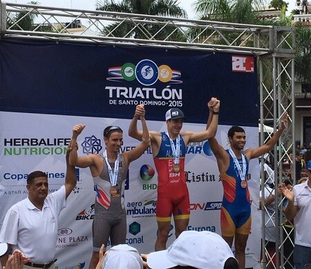 Fernando Alarza gewinnt den Santo Domingo Triathlon
