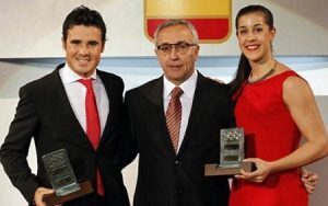 Javier Gómez Noya receives the award for Best Sportsman 2015