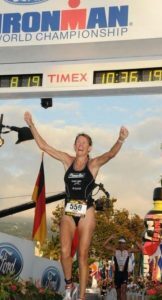 Ellen Hart, la migliore GGEE del mondo al traguardo di Kona