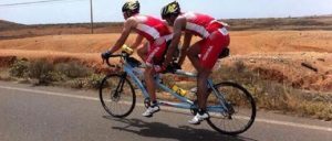 Enhamed el primer ciego en acabar un Ironman