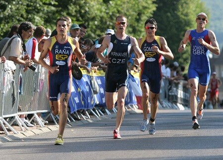 Gomez Noya and Iván Raña competing in 2006