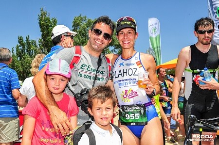 Joaquin peces con su famila en el Triathlon Series