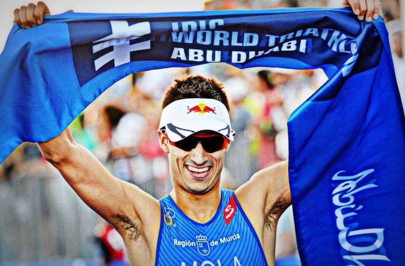 Mario Mola en carrera a pie en Abu Dhabi