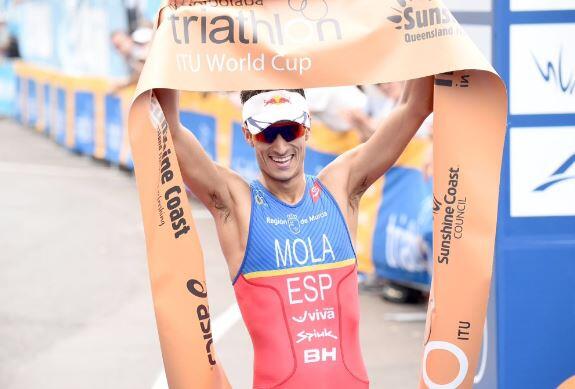 Mario Mola ganando la Copa del Mundo de Mooloolaba