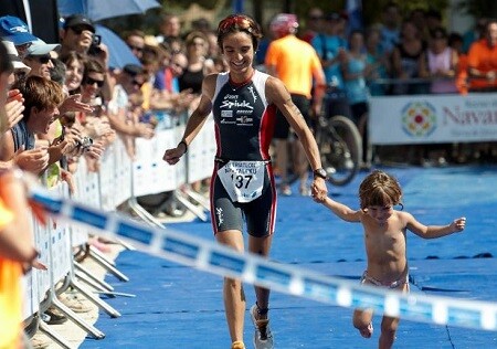 Ana Casares entering her goal with her son