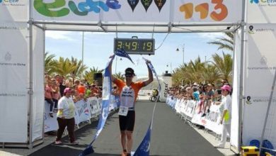 Eneko Llanos gana el Triatlón de Elche Arenales